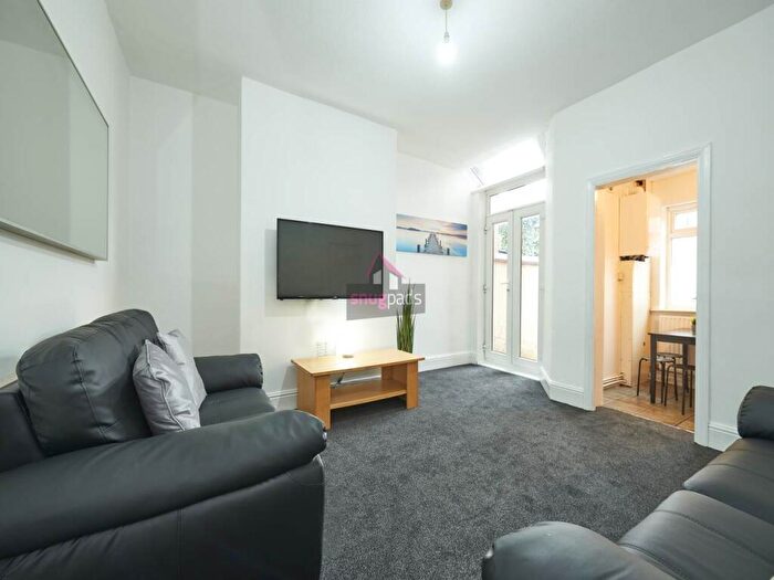 5 Bedroom House To Rent In Bolton Road, Salford, Manchester, M6