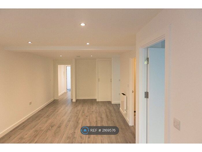 1 Bedroom Flat To Rent In The Headlands, Penryn, TR10