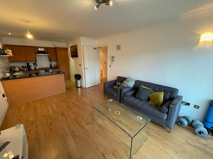 2 Bedroom Flat To Rent In Shapley Court, Didsbury, M20