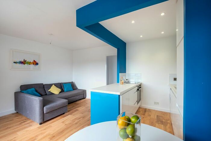 2 Bedroom Flat To Rent In Kempshott Road, London, SW16