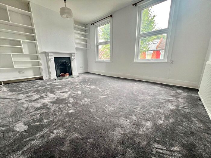 1 Bedroom Flat To Rent In Russell Road, London, N13