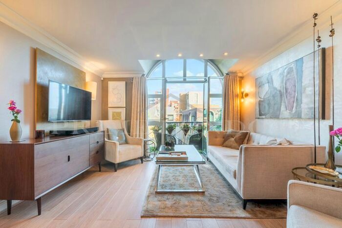 2 Bedroom Flat To Rent In Walpole House, Westminster Bridge Road, Westminster Square, SE1