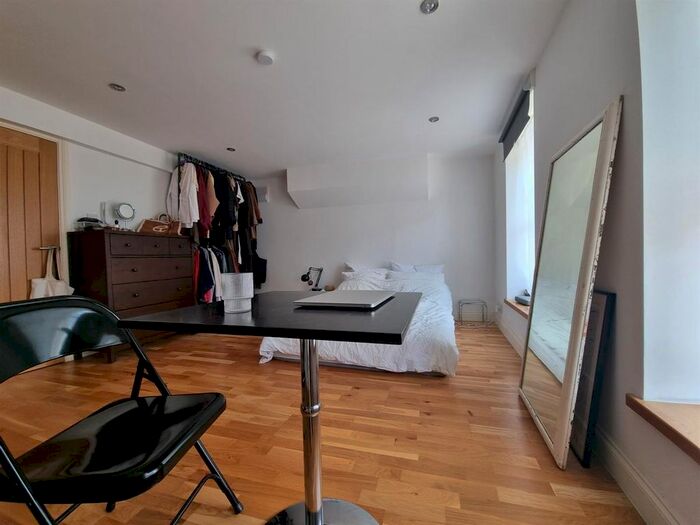 Studio To Rent In Shoreditch High Street, London, E1