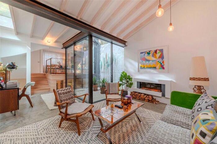 2 Bedroom End Of Terrace House To Rent In Colville Place, Fitzrovia, London, W1T