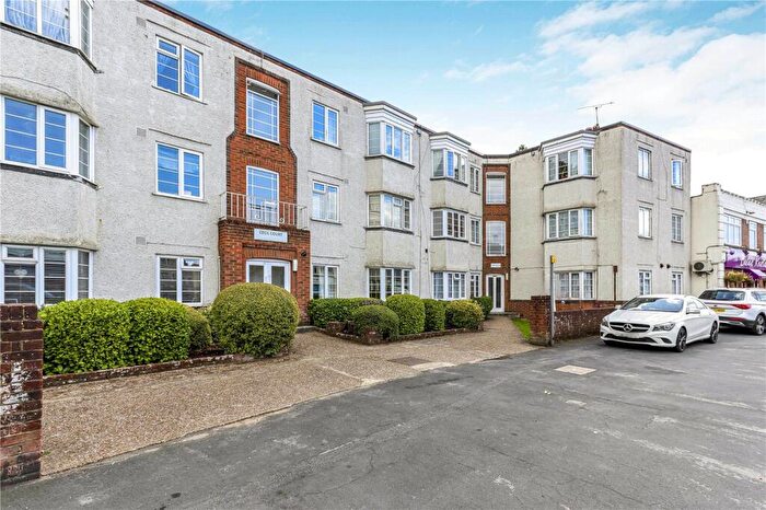 2 Bedroom Apartment For Sale In Charminster Road, Charminster, Bournemouth, BH8