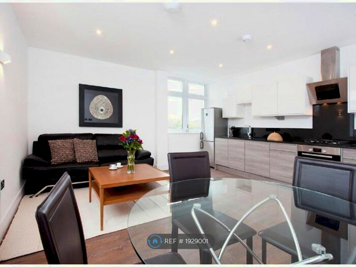 1 Bedroom Flat To Rent In Haredon House, Cheam, Sutton, SM3