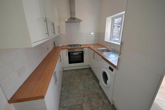 3 Bedroom Terraced House To Rent In Jarrom Street, Leicester, LE2