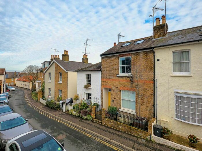 3 Bedroom Terraced House To Rent In Princes Road, Richmond, TW10