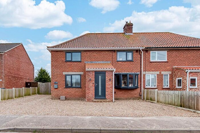 3 Bedroom Semi-Detached House For Sale In Burton Avenue, North Walsham, NR28