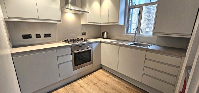 2 Bedroom Flat To Rent In Hoppers Road, Winchmore Hill, N21