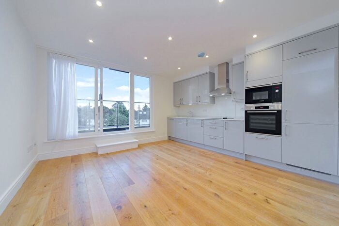 1 Bedroom Flat To Rent In Park Avenue, Bushey, WD23