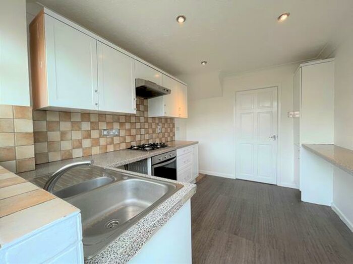 3 Bedroom Semi-Detached House To Rent In Hartland Ave, Bedford, MK40