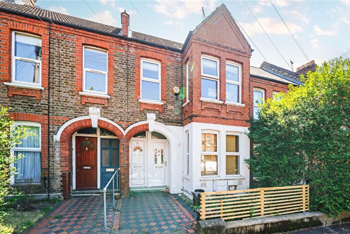 2 Bedroom Maisonette To Rent In Wetherden Street, Walthamstow, E17