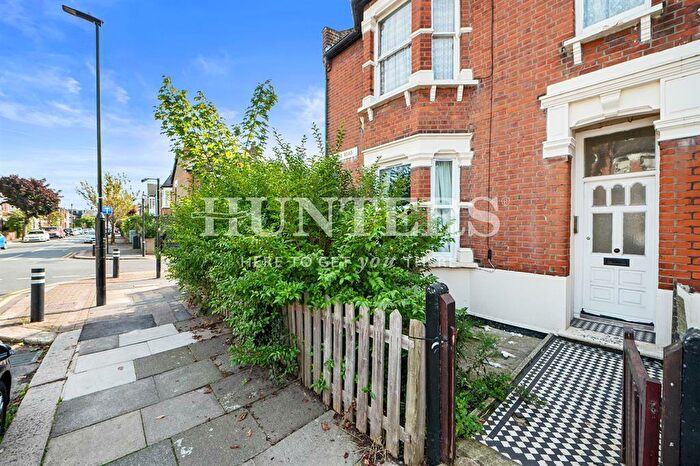 Studio To Rent In Chester Road, London, N17