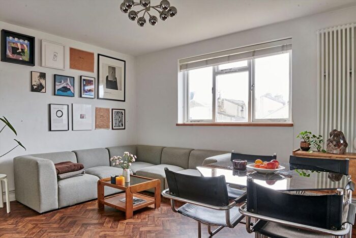 2 Bedroom Flat For Sale In Crawthew Grove, East Dulwich, SE22