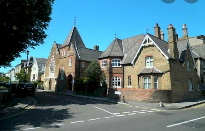 2 Bedroom Flat To Rent In Lingfield Road, London, SW19