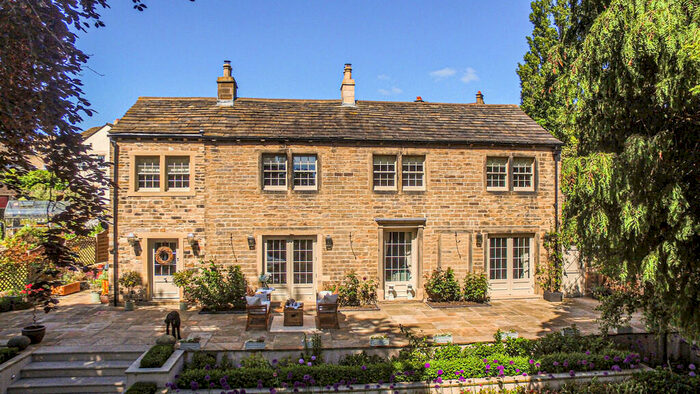 5 Bedroom Manor House For Sale In St Helens Gate, Almondbury, HD4