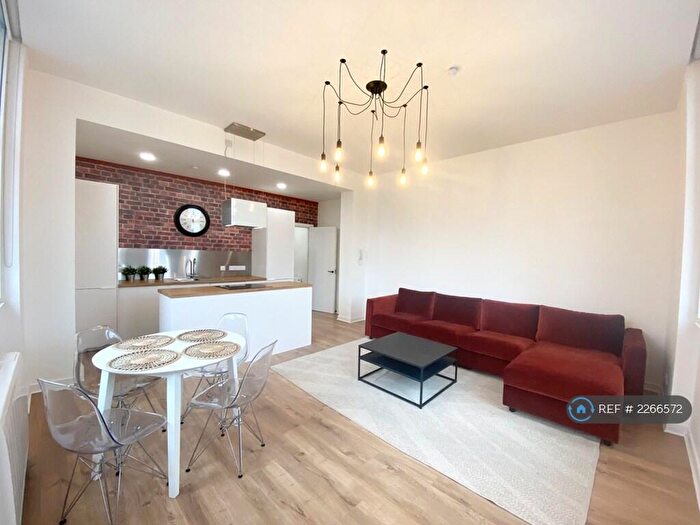 2 Bedroom Flat To Rent In Candleriggs, Glasgow, G1