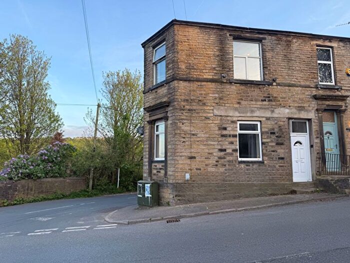 3 Bedroom End Of Terrace House To Rent In Scar Lane, Huddersfield, HD3
