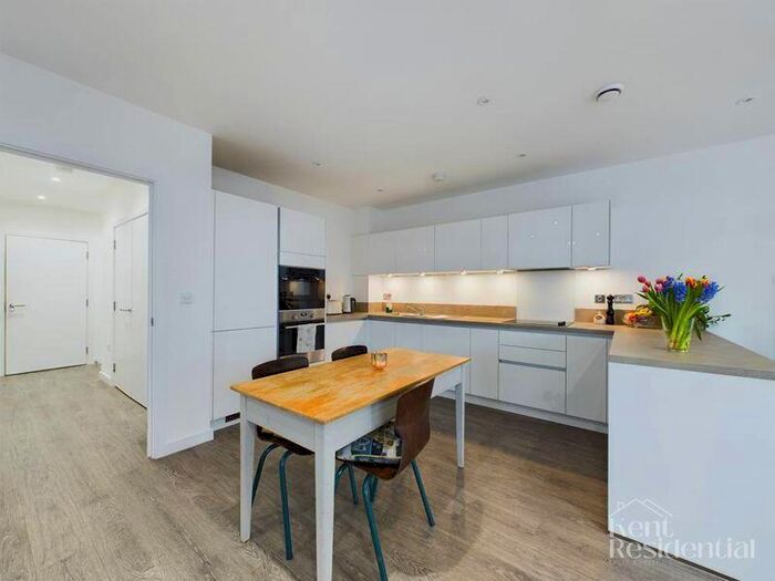 2 Bedroom Apartment To Rent In Limehouse Wharf, Rochester, ME1