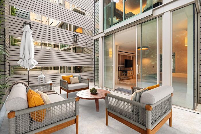 1 Bedroom Maisonette For Sale In Weymouth Street, Marylebone, London, W1W