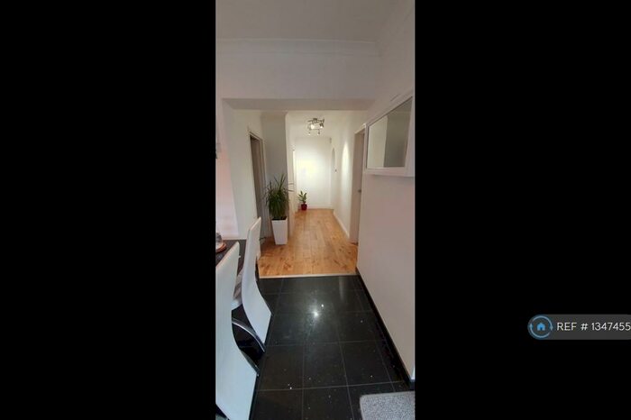2 Bedroom Bungalow To Rent In Pitsea, Basildon, SS13