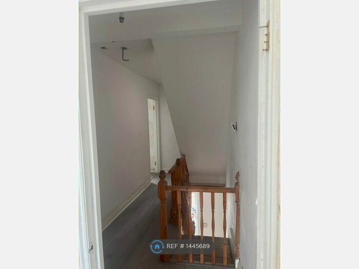 5 Bedroom Semi-Detached House To Rent In Poplar Place, Bristol, BS16