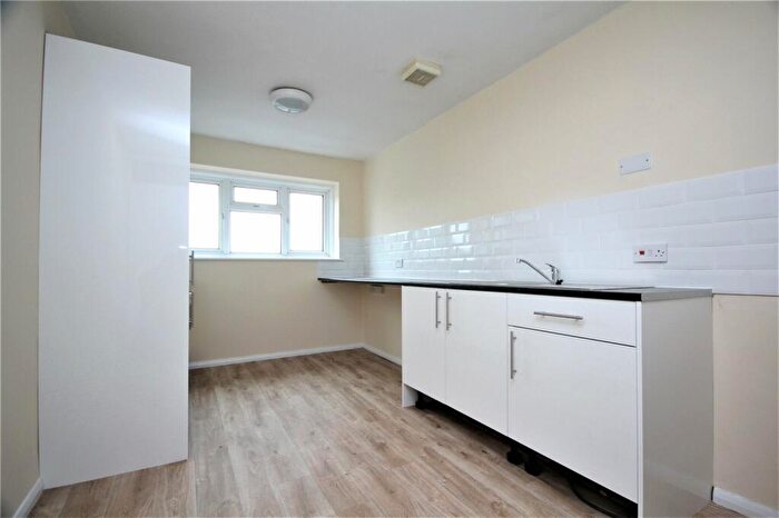 2 Bedroom Flat To Rent In Farmers Parade, South Street, Lancing, BN15