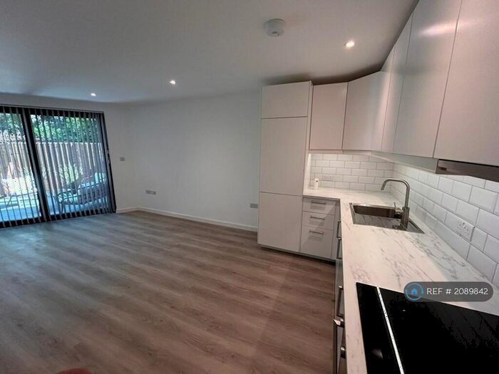 1 Bedroom Flat To Rent In Royston Rd, London, SE20