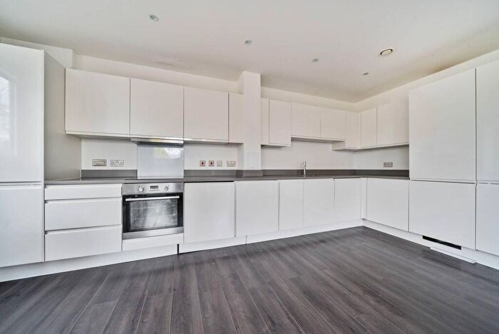 3 Bedroom Flat To Rent In Batavia Road, New Cross, London, SE14