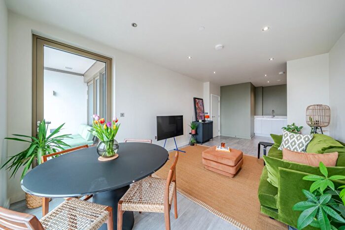 1 Bedroom Flat For Sale In Stockwell Road, Stockwell, London, SW9