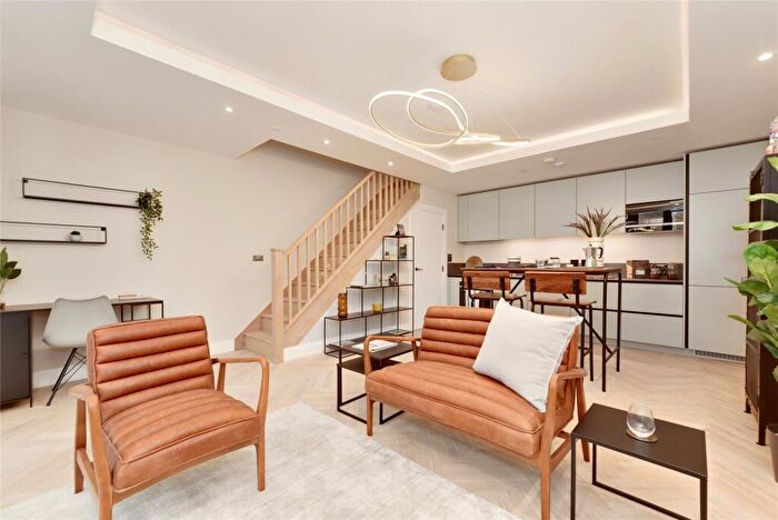 3 Bedroom Maisonette To Rent In Gloucester Place, Brighton, BN1