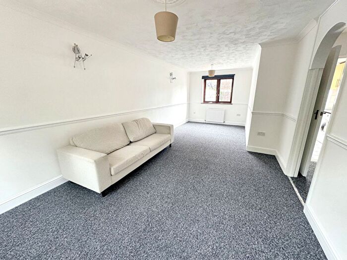 2 Bedroom Property To Rent In Station Road, Forest Gate, E7