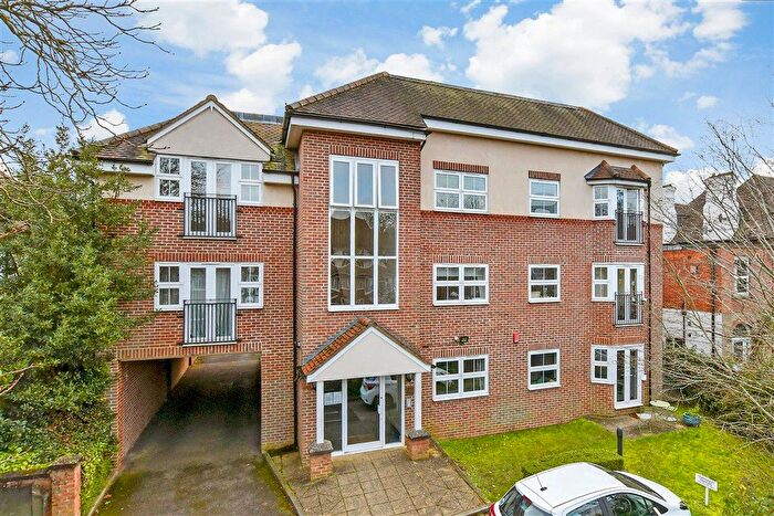 2 Bedroom Flat For Sale In Eaton Road, Sutton, Surrey, SM2