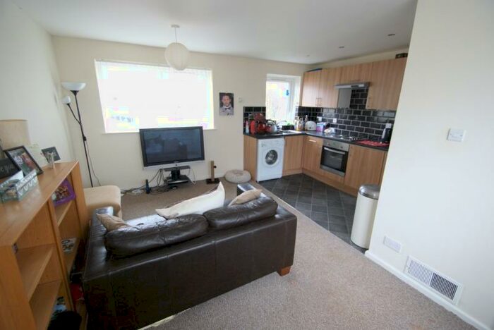 1 Bedroom Flat To Rent In Carlton Place, Woodhouse, Leeds, LS7
