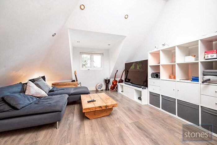 1 Bedroom Apartment To Rent In Holden Road, London, N12
