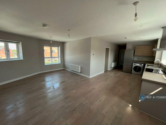 3 Bedroom Flat To Rent In Hutchings Drive, Exeter, EX1