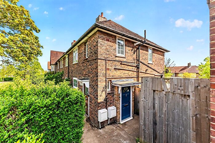 1 Bedroom Maisonette For Sale In St. Helier Avenue, Morden, SM4