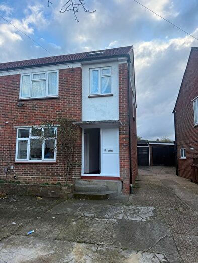 4 Bedroom Detached House To Rent In Hawkwood Crescent, Chingford, E4