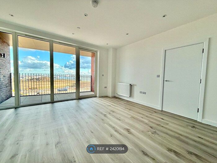 1 Bedroom Flat To Rent In Holcombe Mansions, Barking, IG11