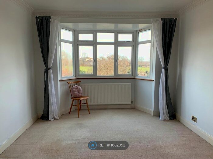 1 Bedroom Semi-Detached House To Rent In Cornwall Gardens, London, SE25