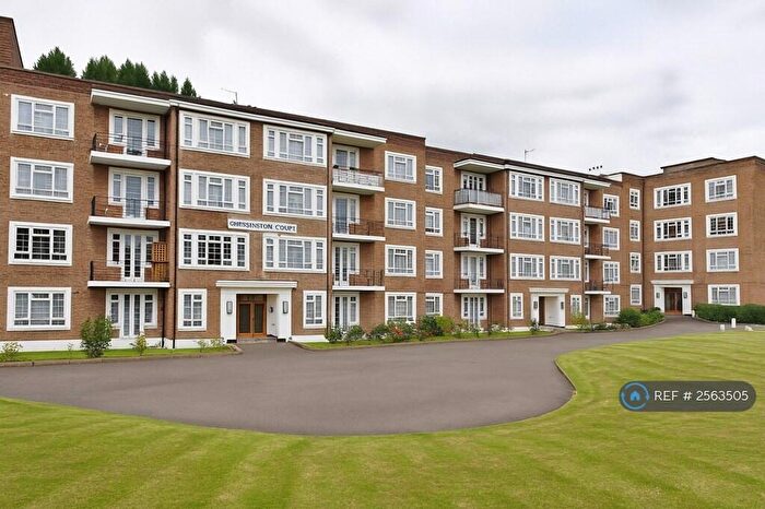 2 Bedroom Flat To Rent In Chessington Court, London, N3