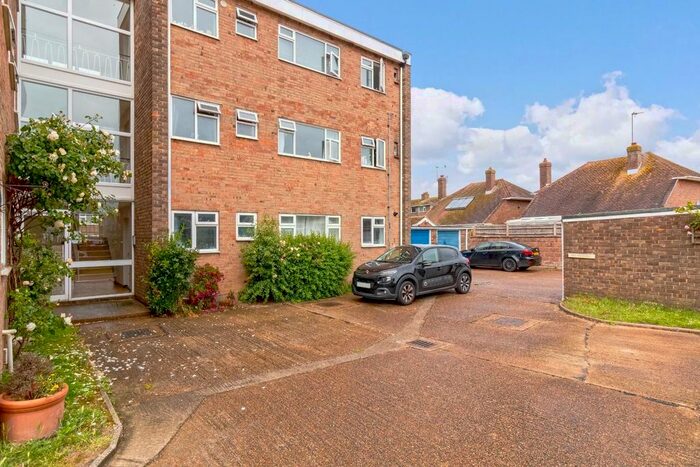 2 Bedroom Flat To Rent In Sompting Road, Lancing, BN15