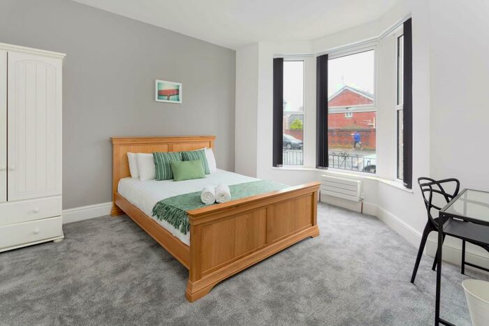 5 Bedroom Terraced House To Rent In Sheil Road, L6