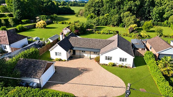 4 Bedroom Bungalow For Sale In Telegraph Lane, Four Marks, Alton, Hampshire, GU34