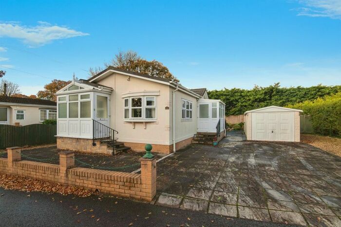 2 Bedroom Mobile/park Home For Sale In Waterloo Caravan Park, Uffculme, Cullompton, EX15