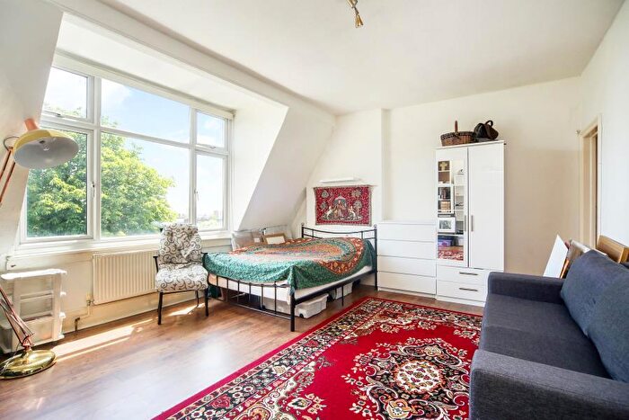 Apartment To Rent In Parsifal Road, West Hampstead, NW6