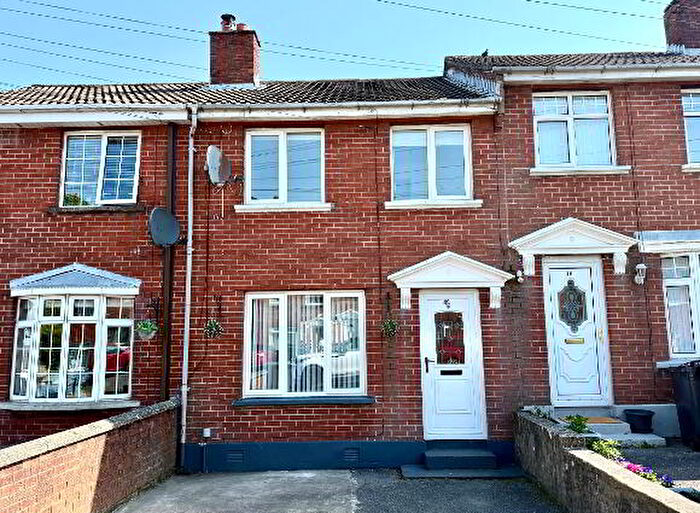 3 Bedroom Mid Terraced House For Sale In Kingsmere Gardens, Derry, BT47