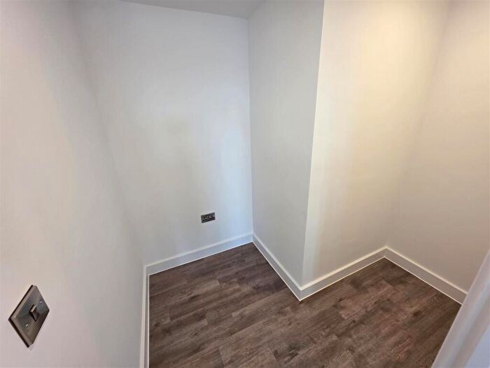 2 Bedroom Apartment To Rent In Chapmans Yard, Upper Gough Street, Birmingham, B1