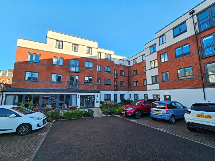 1 Bedroom Apartment For Sale In Cambridge Street, Aylesbury, HP20